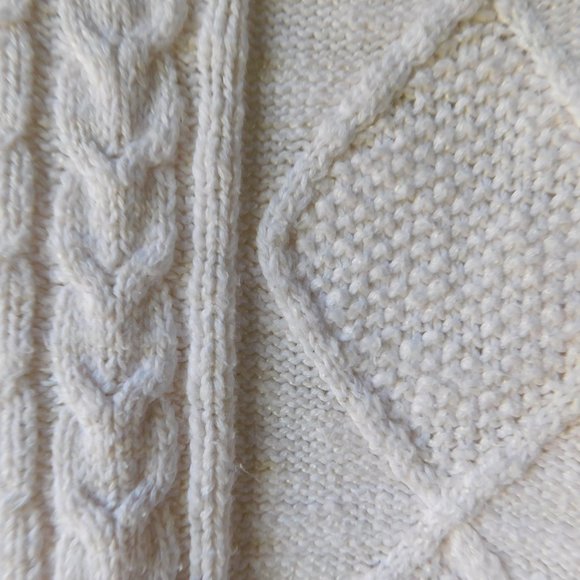 🎀 Milky White Cable Sweater - Picture 7 of 12